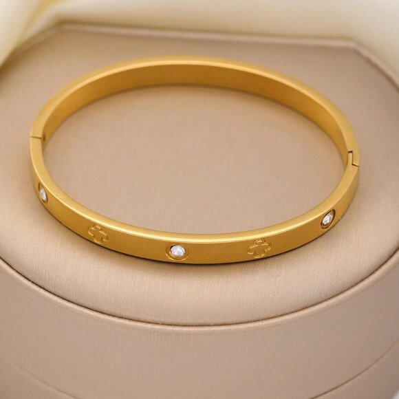 Flower Design Bracelet Set For Women - Picture 6 of 8